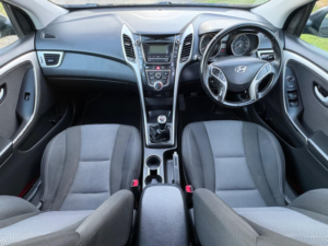 2015 Hyundai I30 1.6 Crdi Blue Drive Active Euro 5 (s/s) 5dr in Black — image 2