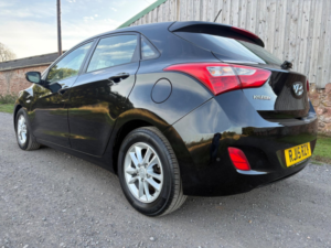 2015 Hyundai I30 1.6 Crdi Blue Drive Active Euro 5 (s/s) 5dr in Black — image 6