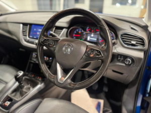 2018 Vauxhall Grandland X 1.2 Turbo Elite Nav Euro 6 (s/s) 5dr in Blue — image 2