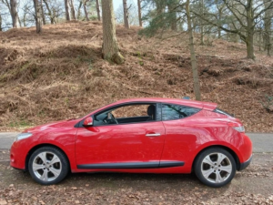 2011 Renault Megane 1.5 Dci Dynamique Tomtom Coupe 3dr Diesel Manual Euro 5 (110 Ps) in Red — image 3