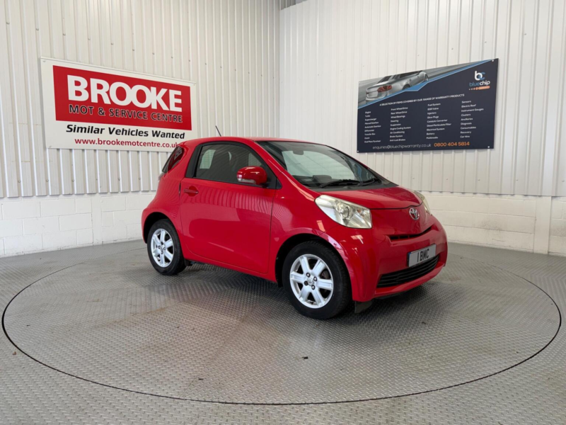 2009 Toyota Iq 1.0 Vvt-I Euro 4 3dr in Red — image 1