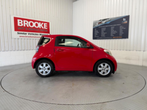 2009 Toyota Iq 1.0 Vvt-I Euro 4 3dr in Red — image 3
