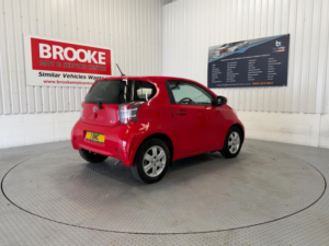 2009 Toyota Iq 1.0 Vvt-I Euro 4 3dr in Red — image 4