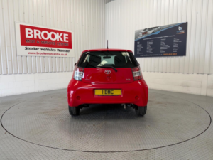 2009 Toyota Iq 1.0 Vvt-I Euro 4 3dr in Red — image 5