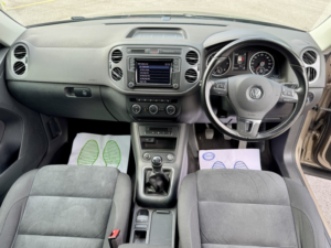 2016 Volkswagen Tiguan 2.0 Tdi Bluemotion Tech Match Edition in Beige — image 5
