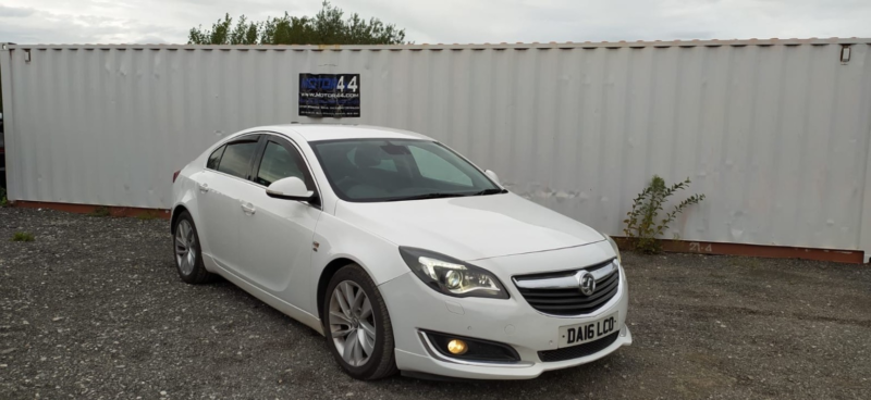 2016 Vauxhall Insignia 2.0 Cdti Ecoflex Elite Nav in White — image 1