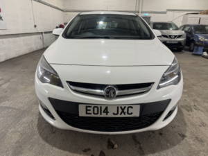 2014 Vauxhall Astra 1.6 16v Energy in White — image 2
