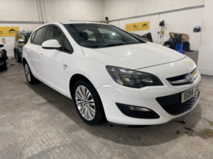 2014 Vauxhall Astra 1.6 16v Energy in White — image 3