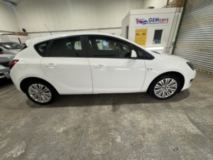 2014 Vauxhall Astra 1.6 16v Energy in White — image 4
