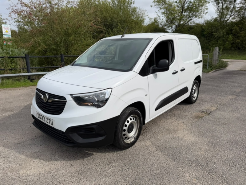 2023 Vauxhall Combo 1.5 Combo Prime 1.5d 100 M6 L1h1 2300 Panel Van in White — image 1