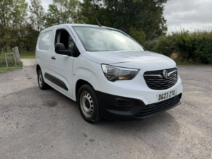 2023 Vauxhall Combo 1.5 Combo Prime 1.5d 100 M6 L1h1 2300 Panel Van in White — image 3