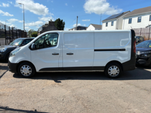2019 Renault Trafic 2.0 Dci Energy 30 Business Panel Van 5dr Diesel Manual Lwb Standard Roof Euro 6 (s/s) (120 Ps) in White — image 4