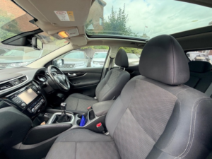 2016 Nissan Qashqai N-Connecta Dci in Black — image 2