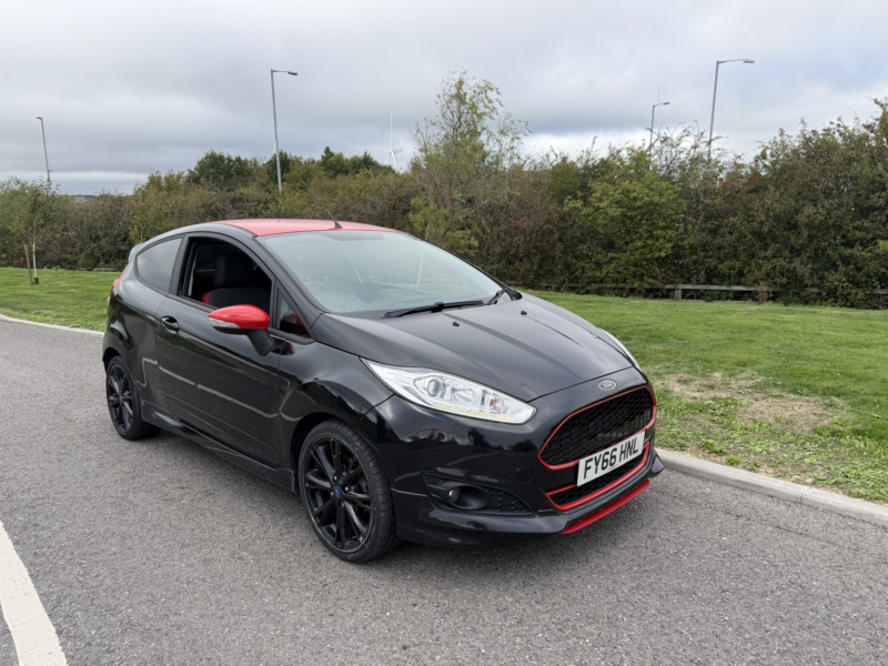 2016 Ford Fiesta 1.0 T Ecoboost Zetec S in Black — image 1