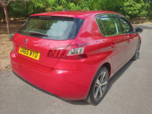 2015 Peugeot 308 1.2 Puretech Allure in Red — image 4