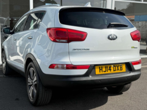 2014 Kia Sportage 1.7 Crdi Ecodynamics 4 2WD Euro 5 (s/s) 5dr in White — image 2