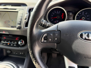 2014 Kia Sportage 1.7 Crdi Ecodynamics 4 2WD Euro 5 (s/s) 5dr in White — image 5