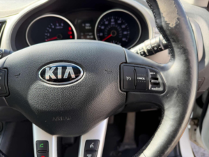 2014 Kia Sportage 1.7 Crdi Ecodynamics 4 2WD Euro 5 (s/s) 5dr in White — image 6