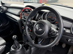2014 MINI Hatch 1.5 Cooper 3-Door Hatch in Black — image 2