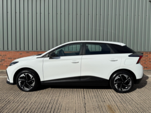 2025 MG Mg4 49kwh Se Auto 5dr in White — image 5