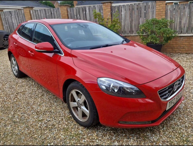 2014 Volvo V40 1.6 D2 Se Euro 5 (s/s) 5dr in Red — image 1