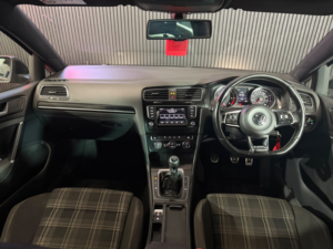 2014 Volkswagen Golf 2.0 Tdi Bluemotion Tech Gtd in Grey — image 4