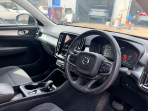 2022 Volvo Xc40 Recharge T4 Inscription Expression in Black — image 4