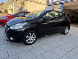 2012 Peugeot 208 1.2 Vti Active in Black — image 3