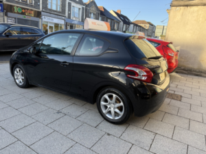 2012 Peugeot 208 1.2 Vti Active in Black — image 4