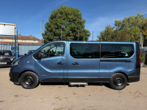 2015 Renault Trafic 1.6 Dci Energy 29 Business Lwb Euro 6 (s/s) 5dr (9 Seat) in Blue — image 3