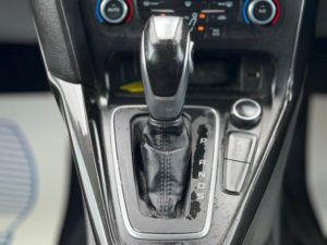 2016 Ford Focus 1.0t Ecoboost Titanium Auto Euro 6 (s/s) 5dr in Grey — image 6