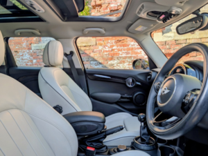 2015 MINI Hatch 1.5 5-Door Hatch Cooper in Black — image 2