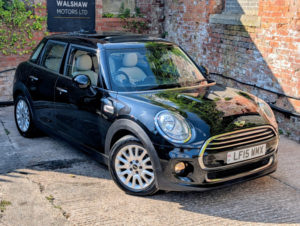 2015 MINI Hatch 1.5 5-Door Hatch Cooper in Black — image 3