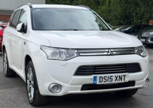 2015 Mitsubishi Outlander 2.0h 12kwh Gx4h CVT 4WD Euro 5 (s/s) 5dr in White — image 2