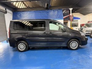 2015 Peugeot Expert Tepee 2.0 Hdi Tepee Comfort in Grey — image 4