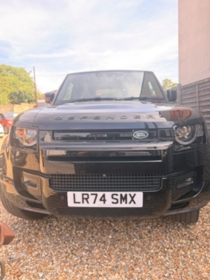2024 Land Rover Defender 90 3.0 D250 Mhev X-Dynamic Hse in Black — image 2