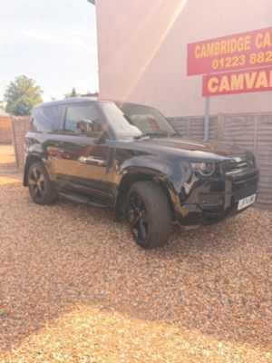 2024 Land Rover Defender 90 3.0 D250 Mhev X-Dynamic Hse in Black — image 4