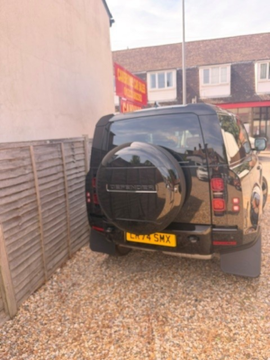 2024 Land Rover Defender 90 3.0 D250 Mhev X-Dynamic Hse in Black — image 5