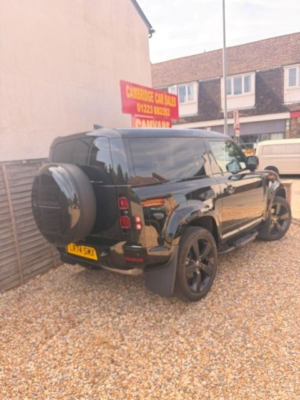 2024 Land Rover Defender 90 3.0 D250 Mhev X-Dynamic Hse in Black — image 6