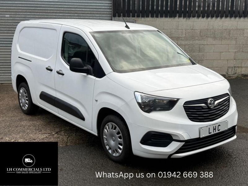 2020 Vauxhall Combo 1.5 Turbo D 2300 Sportive L2 H1 Euro 6 (s/s) 4dr in White — image 1