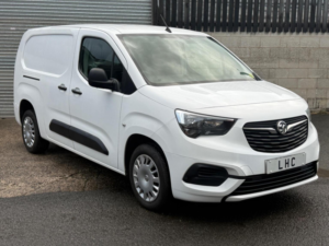 2020 Vauxhall Combo 1.5 Turbo D 2300 Sportive L2 H1 Euro 6 (s/s) 4dr in White — image 2