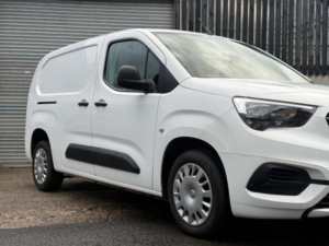 2020 Vauxhall Combo 1.5 Turbo D 2300 Sportive L2 H1 Euro 6 (s/s) 4dr in White — image 3