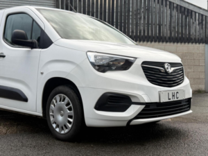 2020 Vauxhall Combo 1.5 Turbo D 2300 Sportive L2 H1 Euro 6 (s/s) 4dr in White — image 4