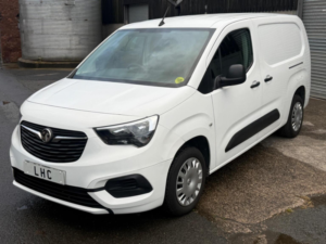 2020 Vauxhall Combo 1.5 Turbo D 2300 Sportive L2 H1 Euro 6 (s/s) 4dr in White — image 5