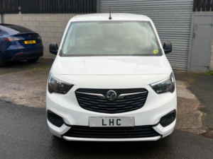 2020 Vauxhall Combo 1.5 Turbo D 2300 Sportive L2 H1 Euro 6 (s/s) 4dr in White — image 6