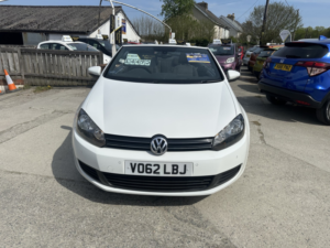 2012 Volkswagen Golf 1.6 Tdi Bluemotion Tech Se in White — image 3