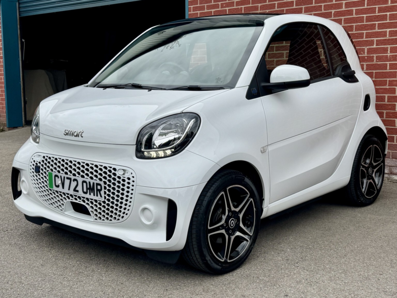 2022 Smart Fortwo 17.6kwh Pulse Premium in White — image 1