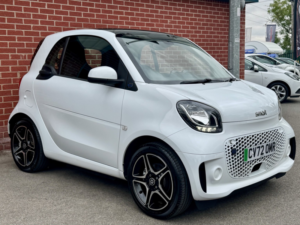 2022 Smart Fortwo 17.6kwh Pulse Premium in White — image 3