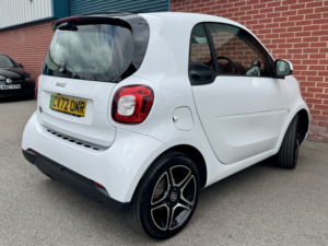 2022 Smart Fortwo 17.6kwh Pulse Premium in White — image 4