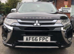 2016 Mitsubishi Outlander 2.0h 12kwh Gx4h CVT 4WD Euro 6 (s/s) 5dr in Black — image 2
